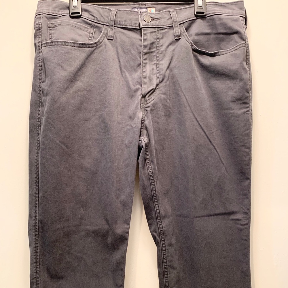 NWOT Men’s Dockers Straight Fit Khaki Pants